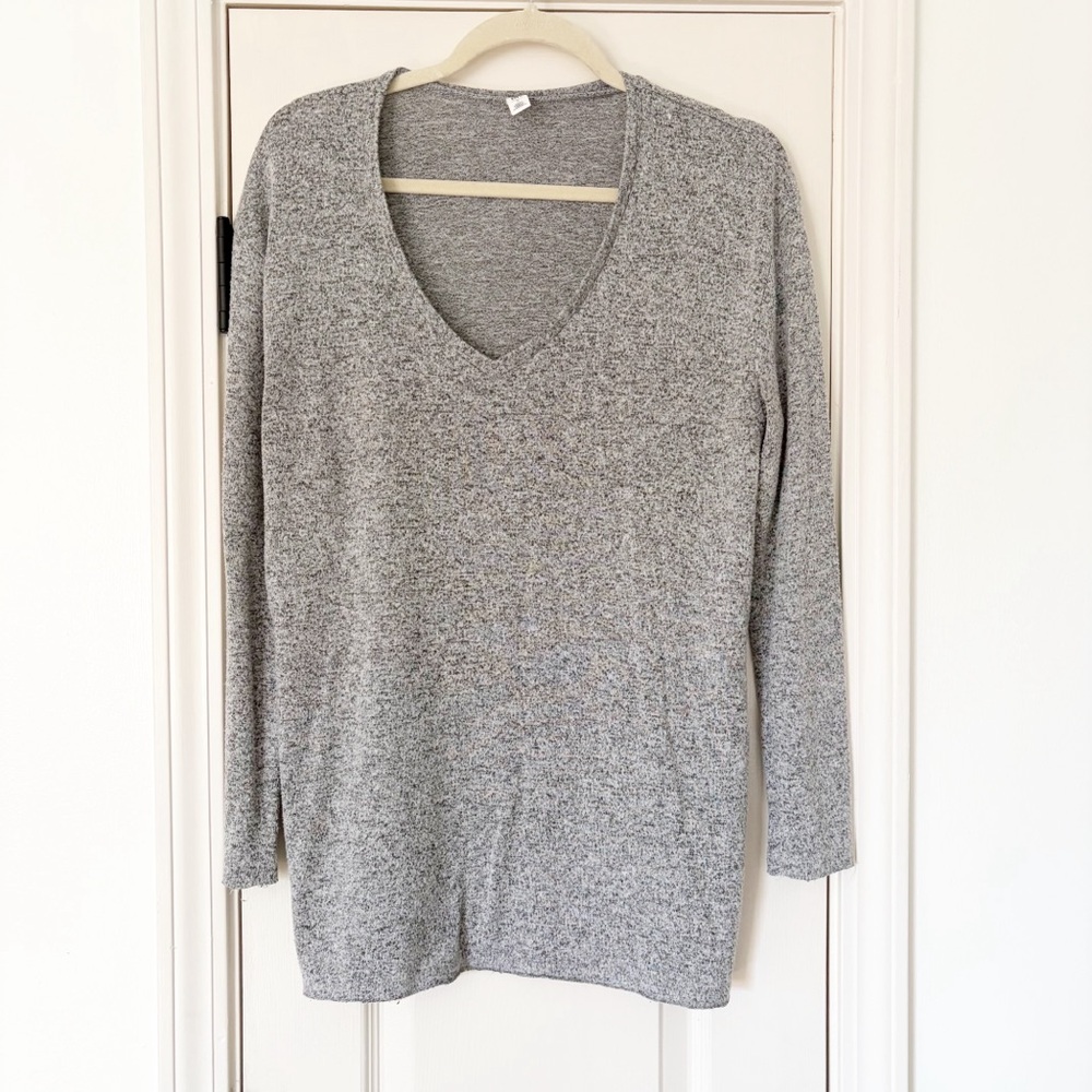 Bp Women's V-Neck knit top - Gray small